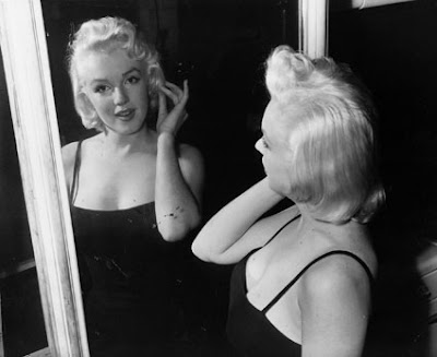 Lolita's Classics: Women and mirrors